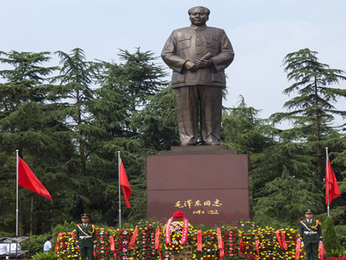 毛泽东铜像广场